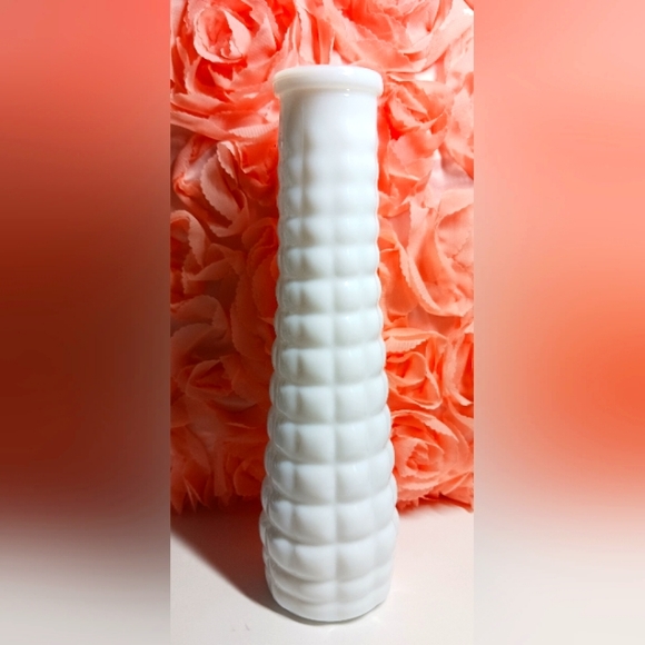 E.O. Brody M-147 Vintage Milk Glass Bud Vase Diamond Waffle Style Pattern 8.5" - Picture 1 of 3